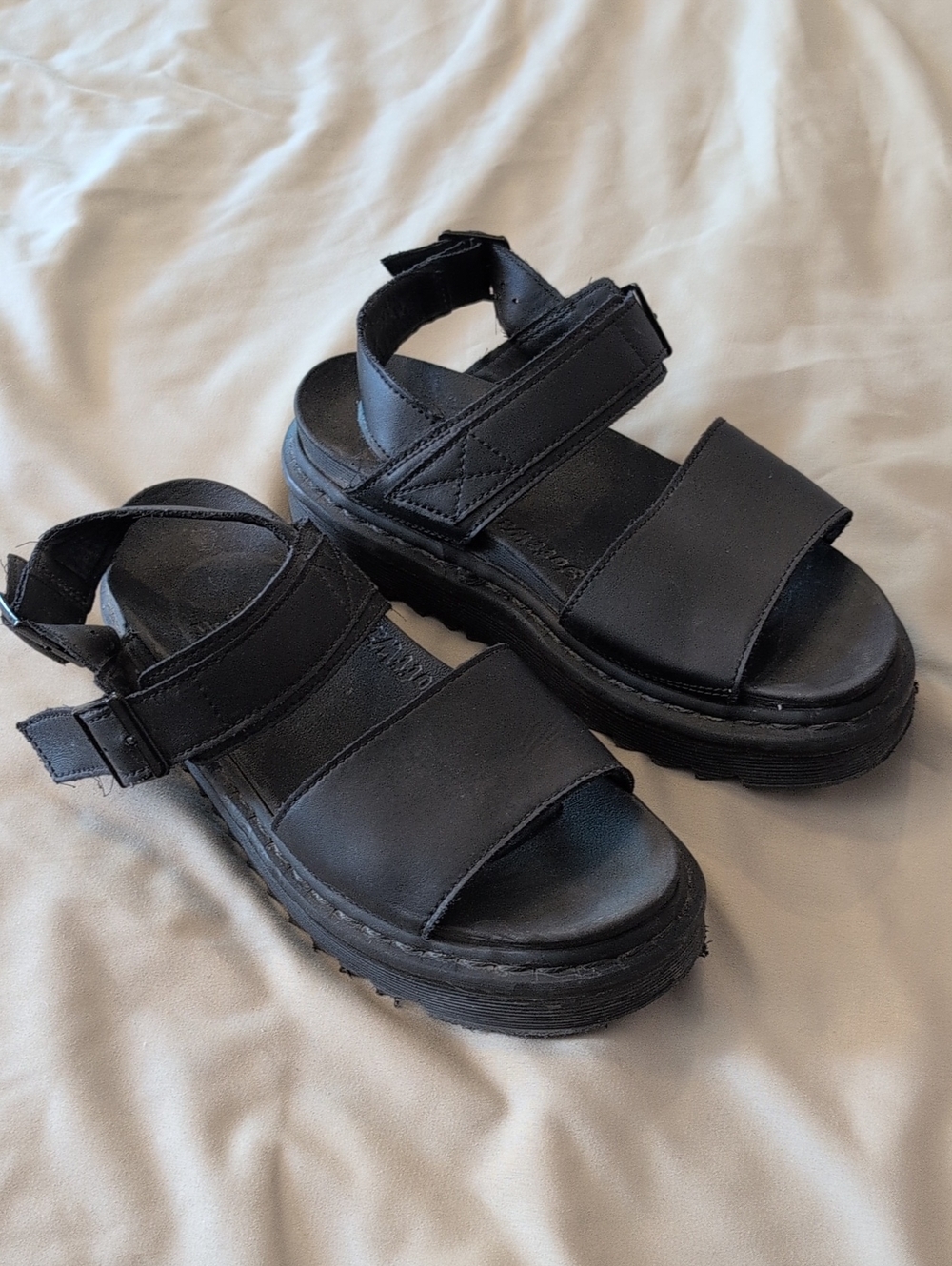 Dr. Martens Voss Leather Strap Samdals Women's Size 8 Black.